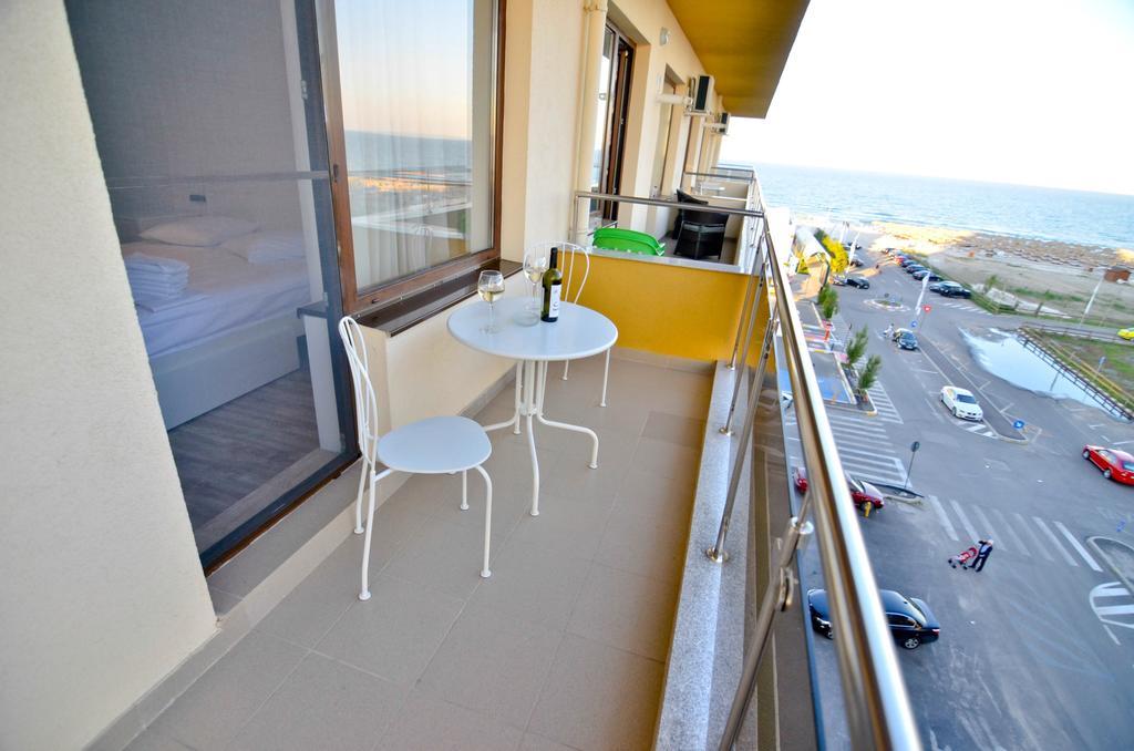 Summerland Happy Blue Apartments Mamaia Exterior photo