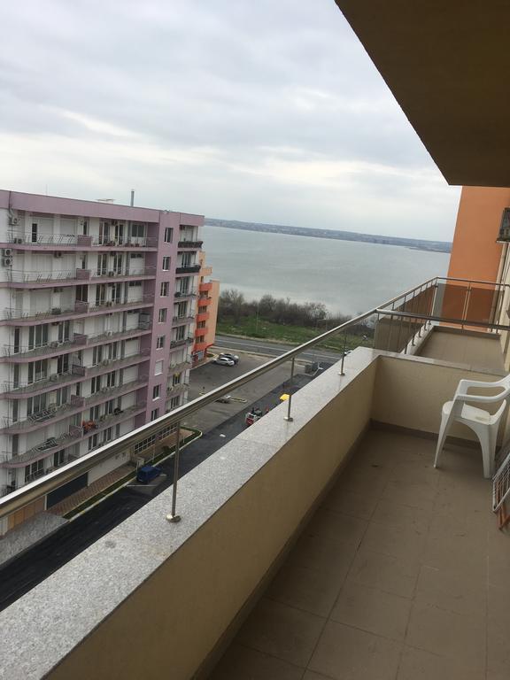 Summerland Happy Blue Apartments Mamaia Exterior photo