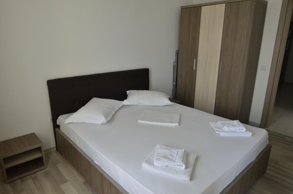Summerland Happy Blue Apartments Mamaia Exterior photo