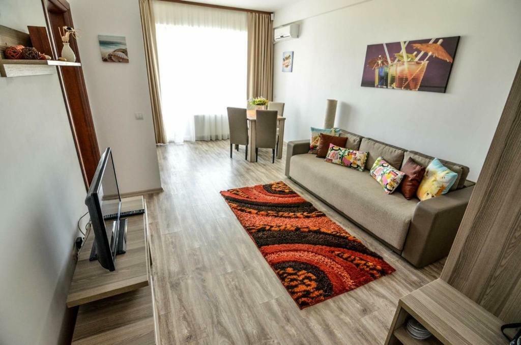 Summerland Happy Blue Apartments Mamaia Exterior photo