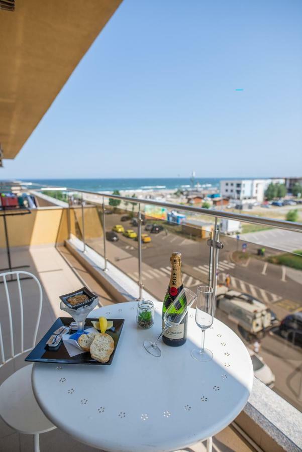Summerland Happy Blue Apartments Mamaia Exterior photo