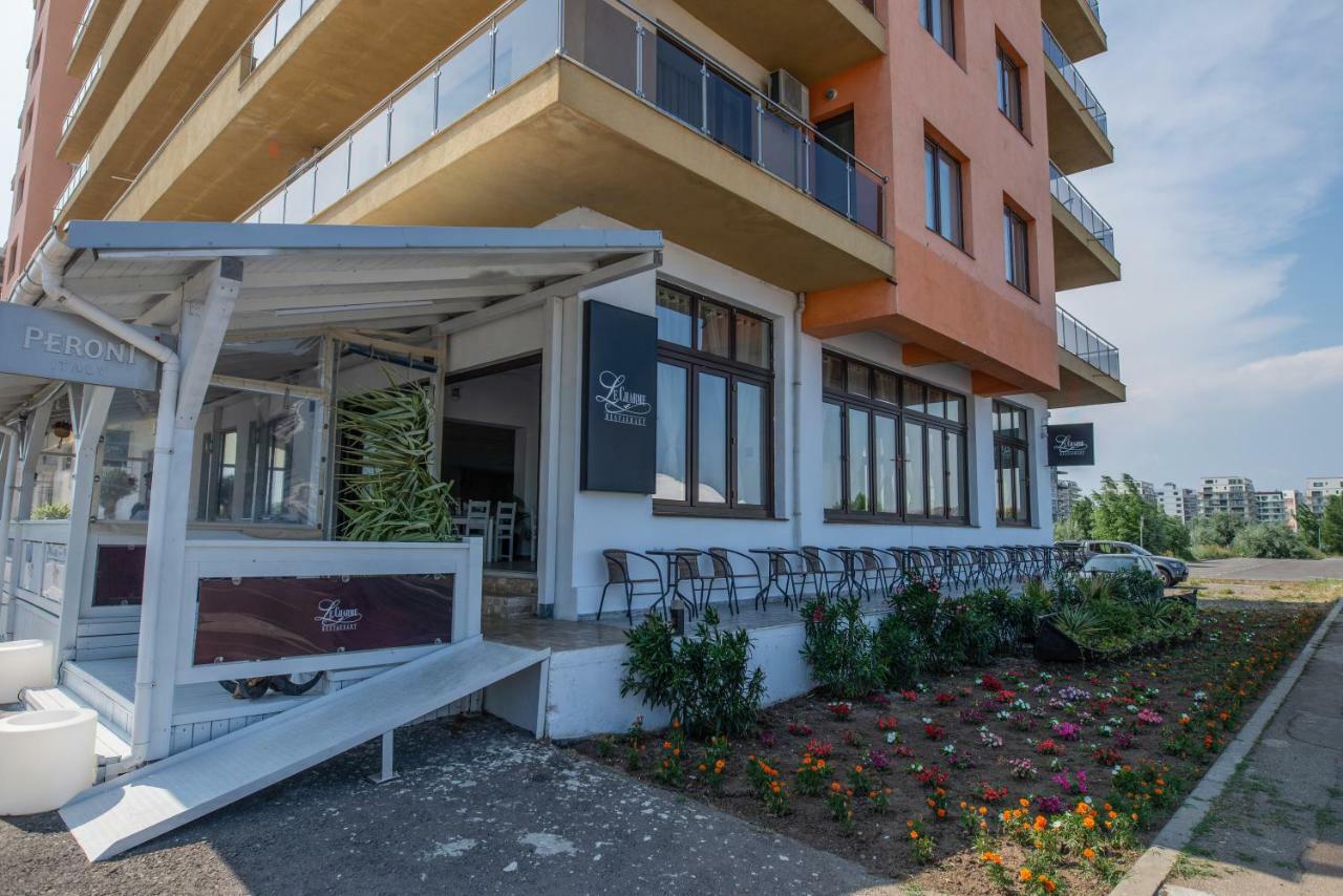 Summerland Happy Blue Apartments Mamaia Exterior photo