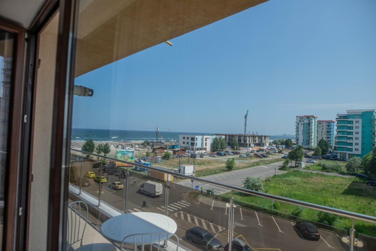 Summerland Happy Blue Apartments Mamaia Exterior photo